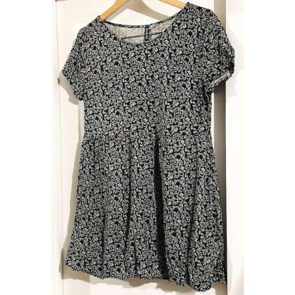 H&M Divided Black and White Floral Babydoll Dress Size US 12